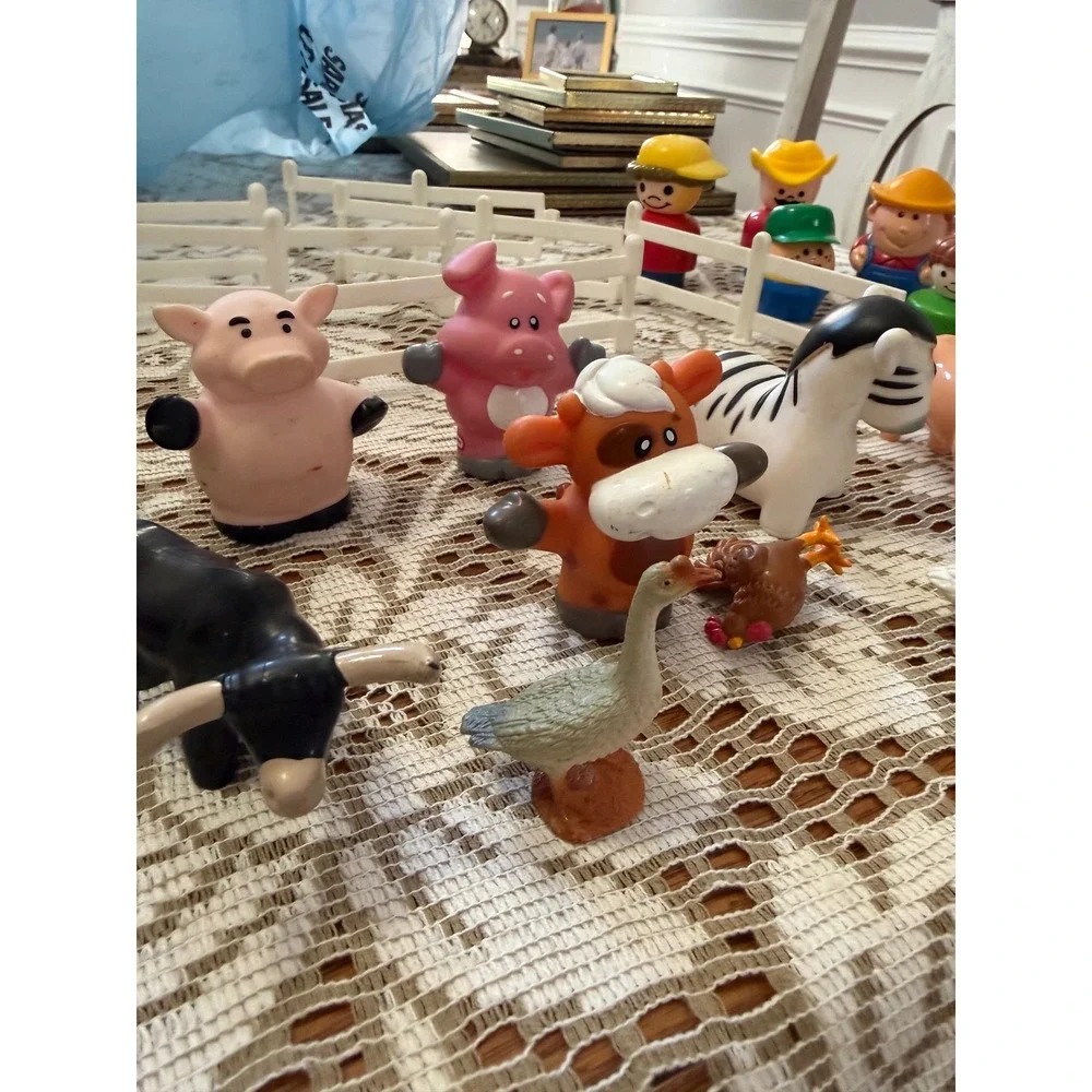 Fisher Price Little People Vintage Farm Zoo Animal Lot Figures Tractor Fence